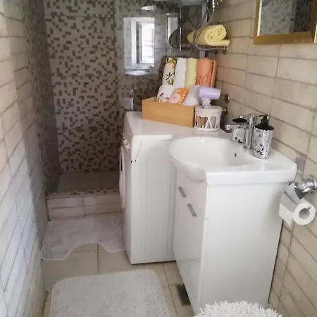 公寓 Apartman *